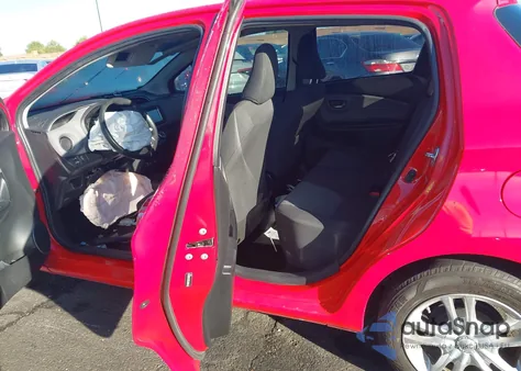 2015 Toyota Yaris Le z USA, uszkodzony, nr VIN VNKKTUD32FA038531